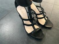 Unisa Riemchen Sandaletten 38 Sandalen High Heels Schwarz Lindenthal - Köln Lövenich Vorschau