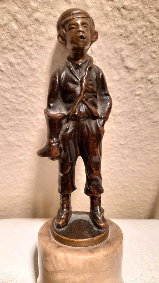 Schusterjunge braun in Bronze v. Bildhauer um 1900 in Berlin