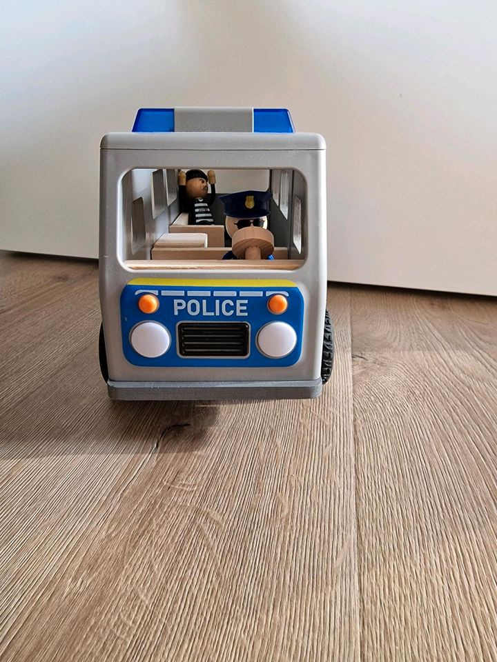 Playtive Junior Holzspielzeug Polizeiauto Polizist Räuber in Eggersdorf