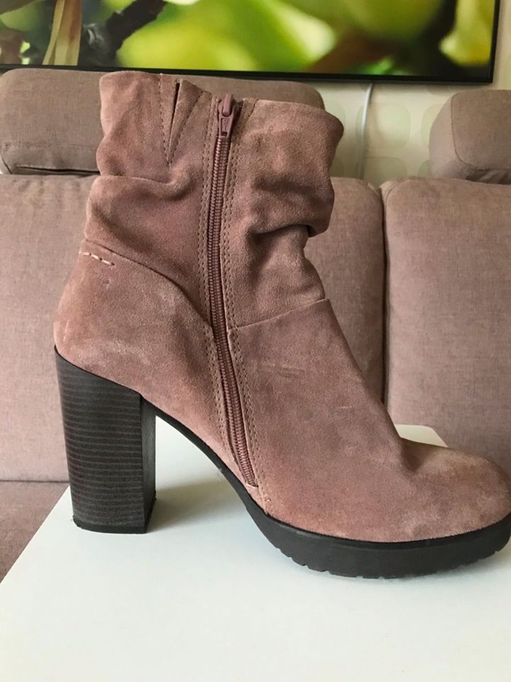 BUGATTI wundervolle Stiefeletten rosé / Powder Gr. 39 (6) NEU in Berlin