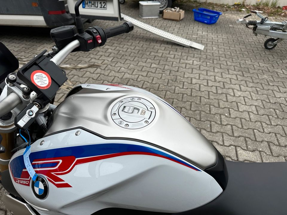 BMW R1250R 3 Pakete Style Sport HP Style Vollausstattung 2023 in Höhenkirchen-Siegertsbrunn