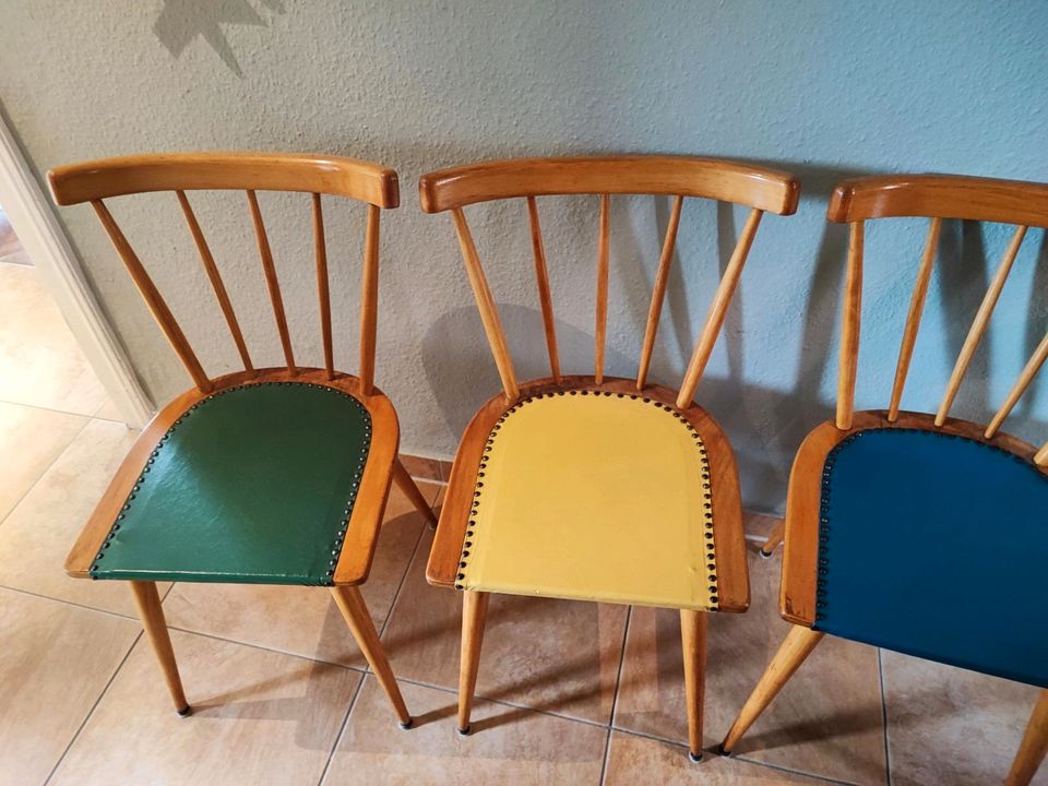 4 bunte Vintage Stühle 60er/70er Jahre Retro in Zweibrücken