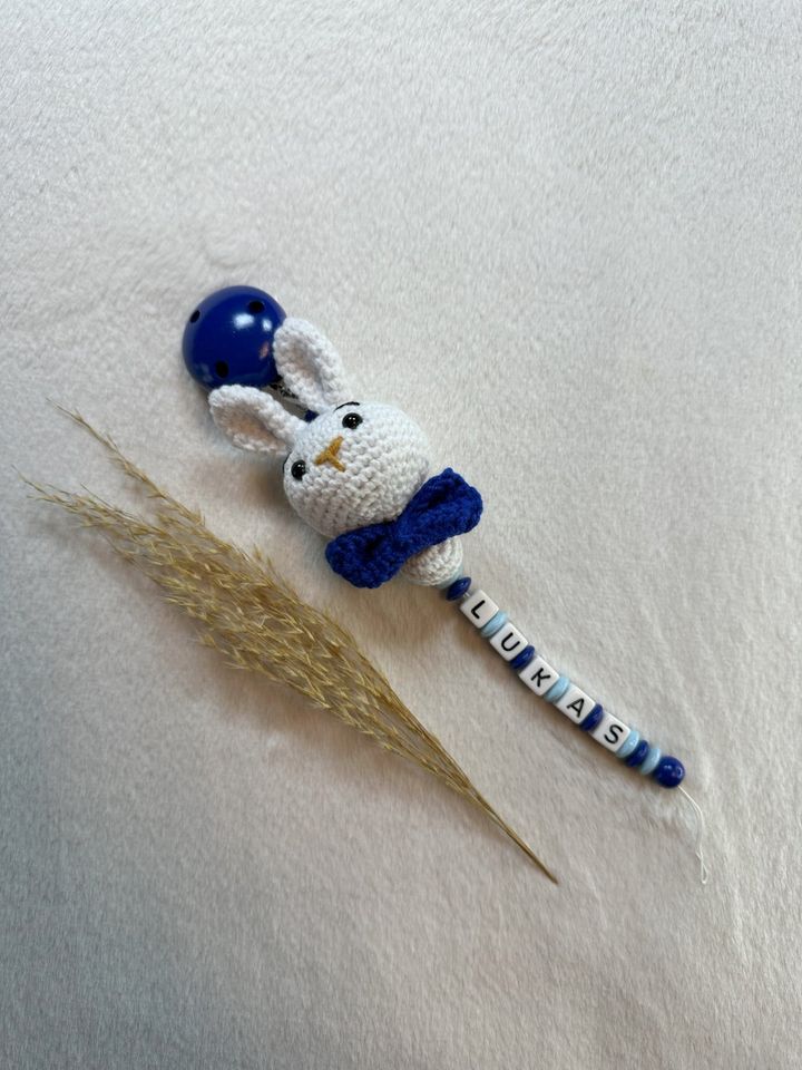 Personalisierte Schnullerkette◆Rassel◆Hase◆Amigurumi◆Geschenkset in Niederzier