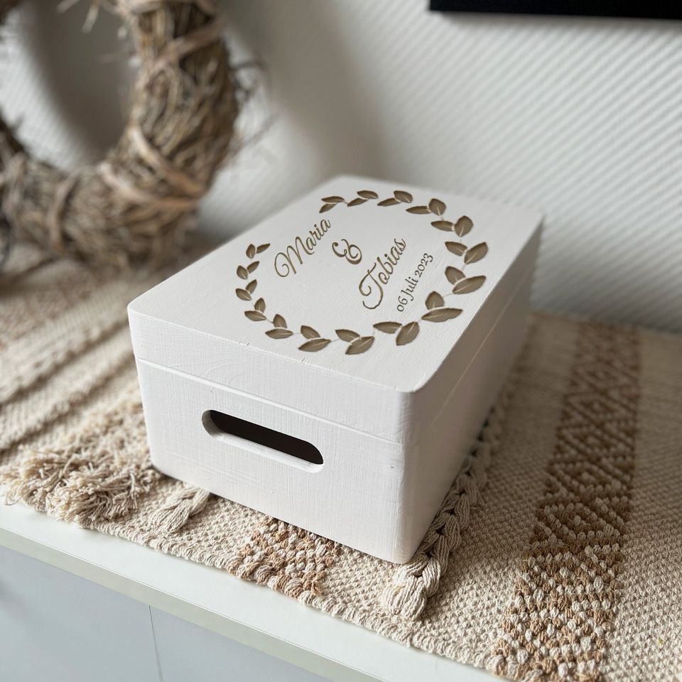 CHICCIE personalisierte Holzbox zur Hochzeit 40x30x14cm weiß in Heiden