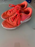 Nike Sportschuhe orange Neon Niedersachsen - Isernhagen Vorschau