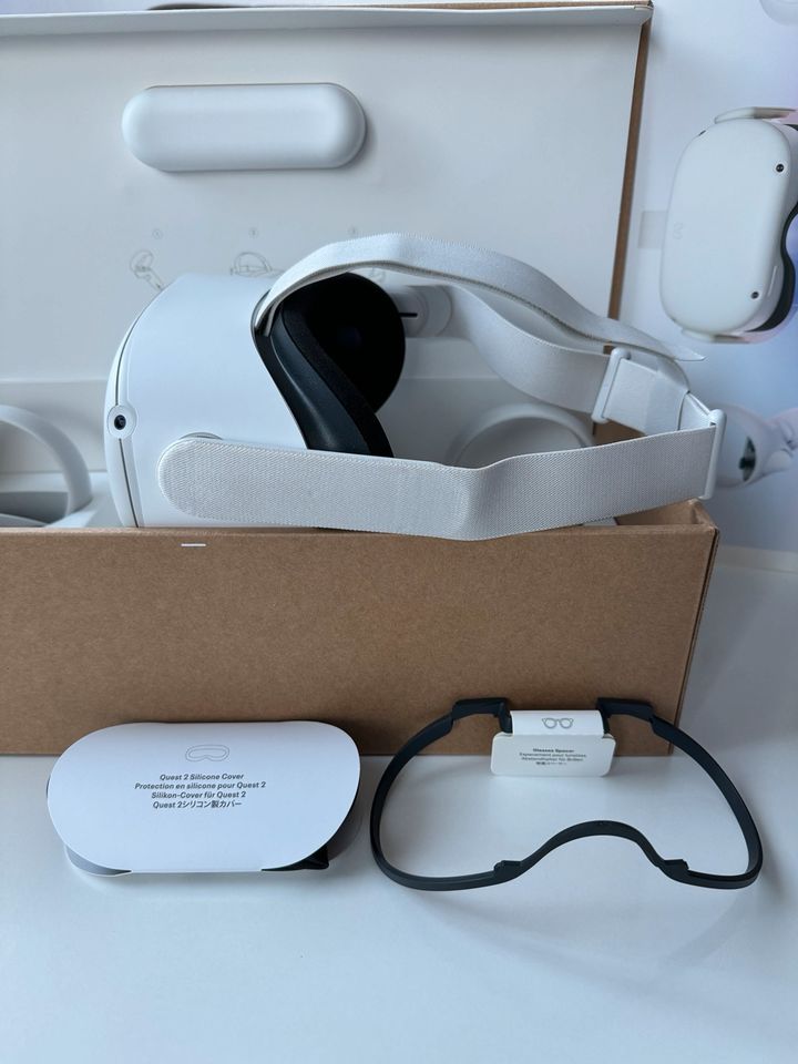 Meta Quest 2 256GB & BOBO VR Headset mit Akku (Neuwertig) in Heinsberg