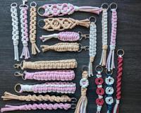 Makramee Schlüsselanhänger handgemacht Boho Geschenk Muttertag Niedersachsen - Wirdum Vorschau