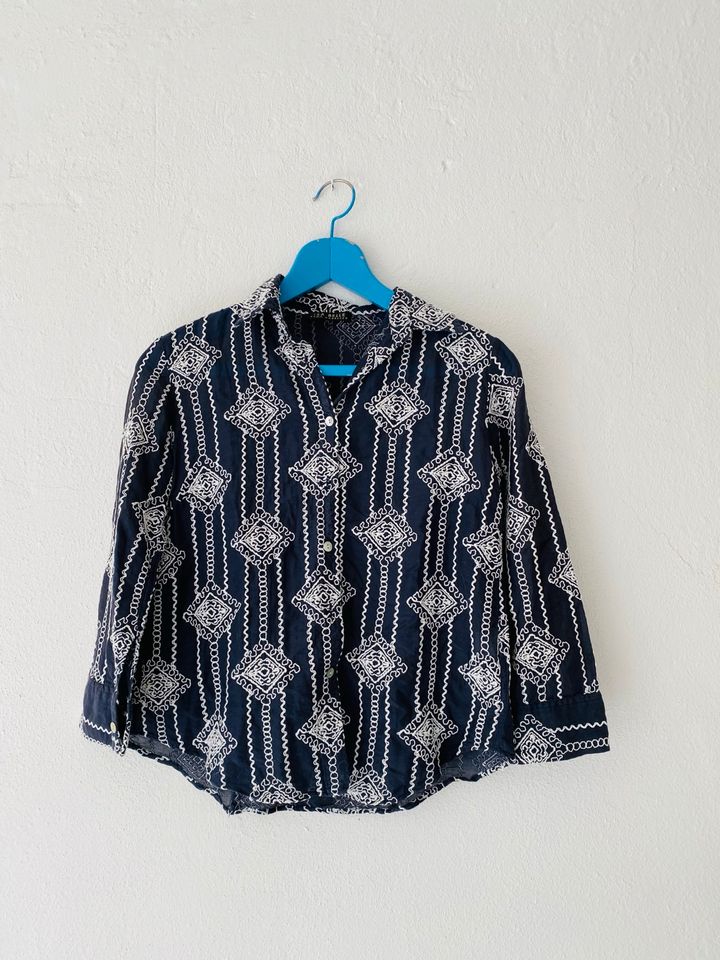 Vintage Seiden Baumwoll Bluse mit Stickereien blau weiß in Berlin