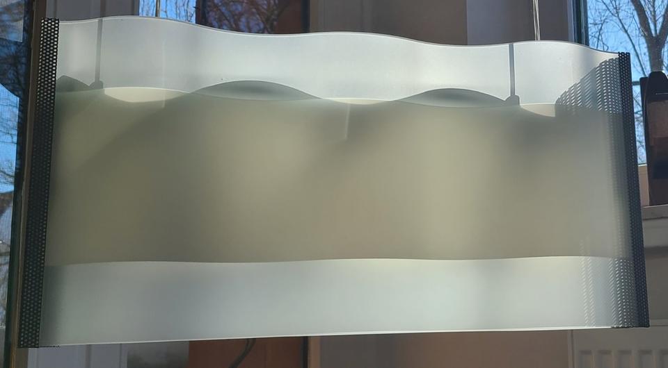 Moderne Hängelampe, Deckenlampe, Esstischlampe mit Wellenform in Hannover