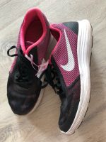 Nike Sneaker Revolution 3 Damen Turnschuhe Laufschuhe Größe 38,5 Hessen - Frankenberg (Eder) Vorschau