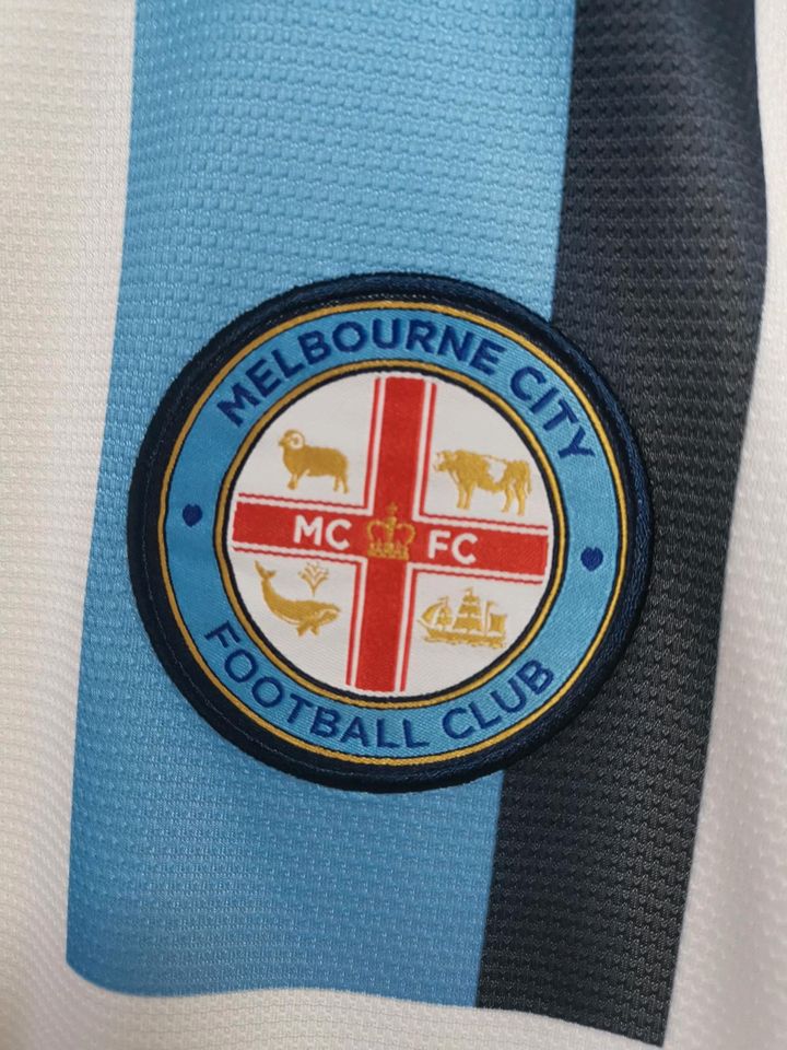 NEUWERTIG & ORIGINAL Melbourne City Jersey Trikot Gr M in Bühlertann