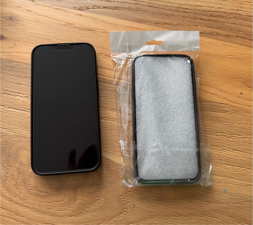 Handyhülle Apple iPhone 13 Pro neu schwarz neu Original verpackt in Lübeck