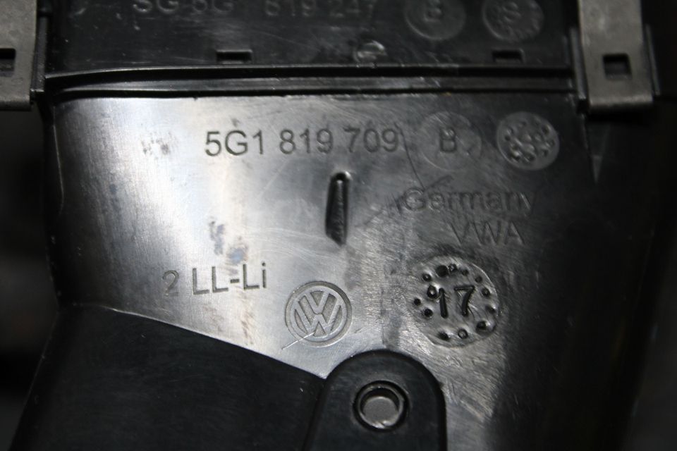 VW Golf 7 VFrischluftdüse Lüftungsgitter Luftdüse Links 5G1819703 in Dorsten