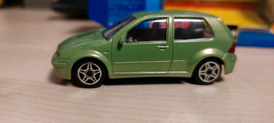 Modellauto Volkswagen Golf IV 1:43 OVP in Gevelsberg