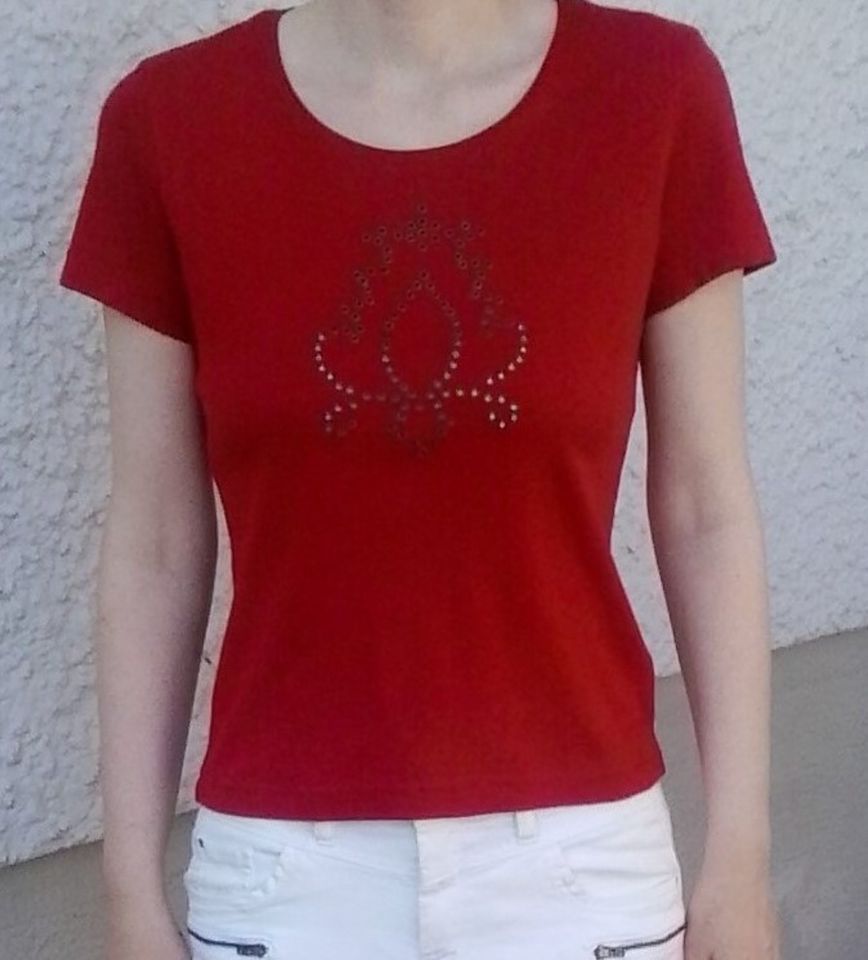 kurzärmeliges T-Shirt rot mit Nieten Gr. 36 in Schweinfurt