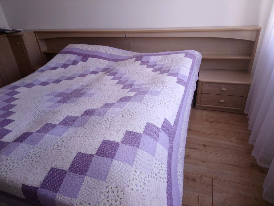 Bett 180x200 cm mit Nachtschränken und Sideboard in Rosbach (v d Höhe)