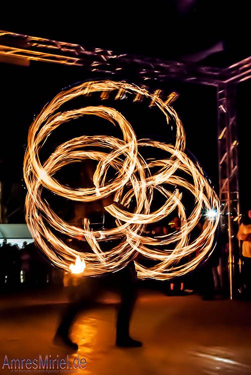 FIRE TWISTER & große CREW! Feuershow Feuerspucker Feuerschlucker! in Berlin