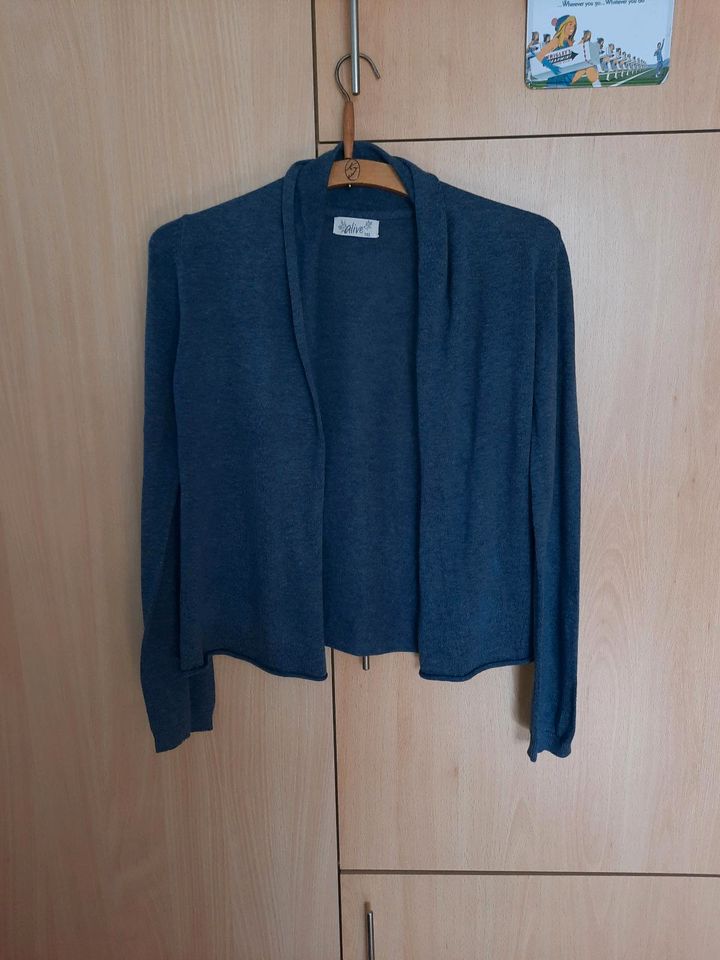 ALIVE Jacke Strickjacke Strickweste Cardigan  Jeansblau Gr.152 Mä in Tiefenbach Kr Passau