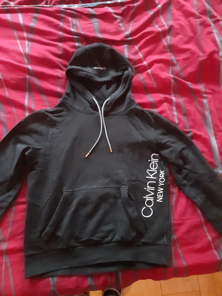 Calvin Klein Hoodie Schwarz in Größe M in Leipzig