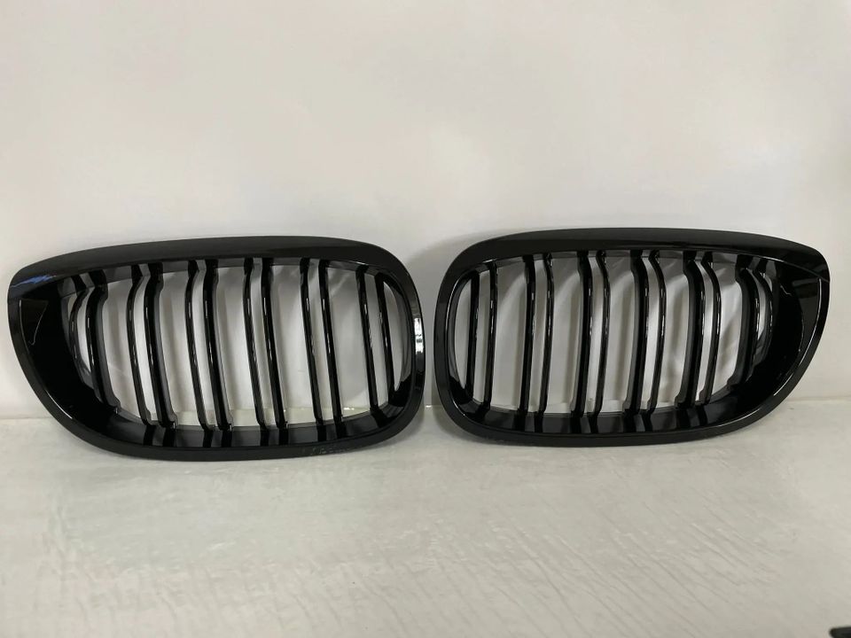 BMW 3 E46 LIMO 01-05 KÜHLERGRILL EINZELSTEG NIEREN GRILL GLÄZEND in Erkrath