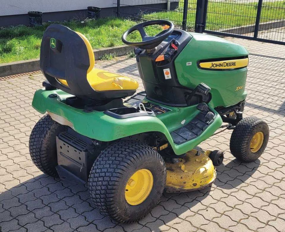 John Deere X300 Aufsitzmäher in Essen Altenessen Gebrauchte