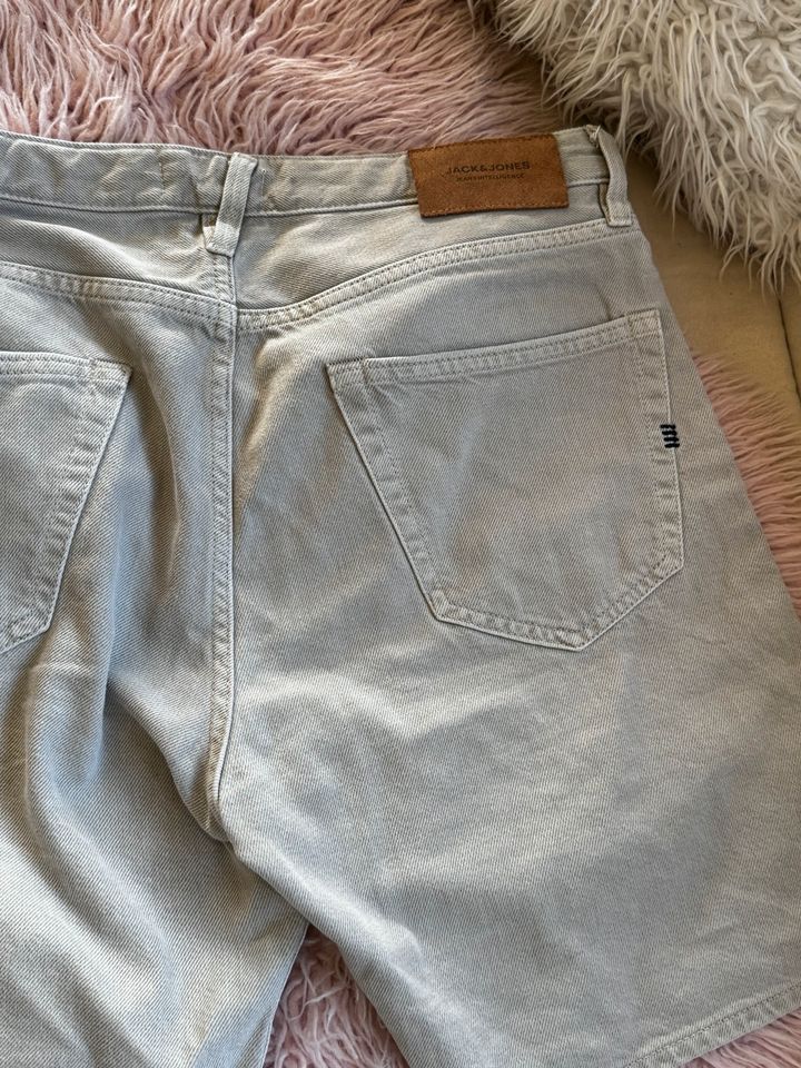 Jack & Jones Jeans Short Gr. M beige/grau in Rosenheim