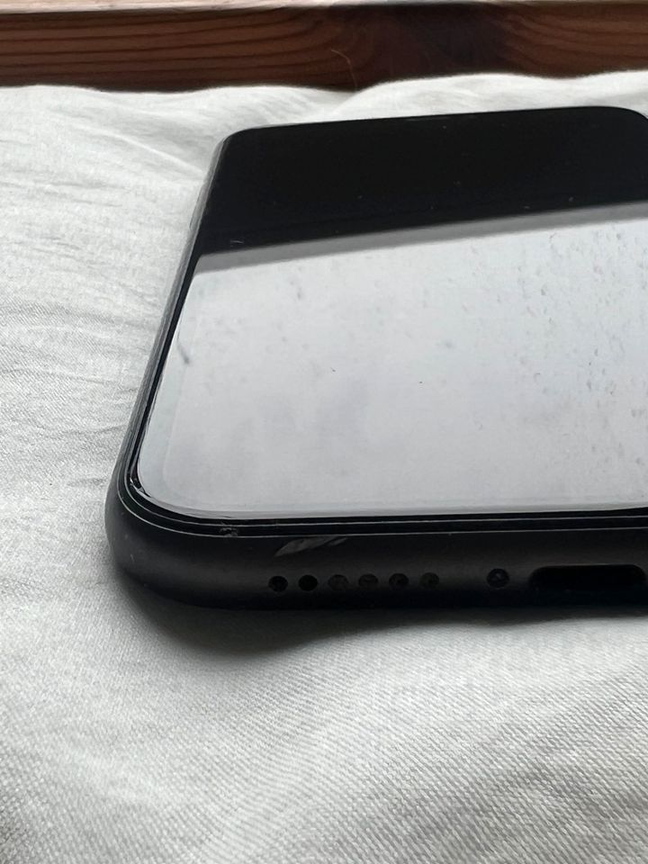 iPhone 11 Space Grey 64 GB in Kiel