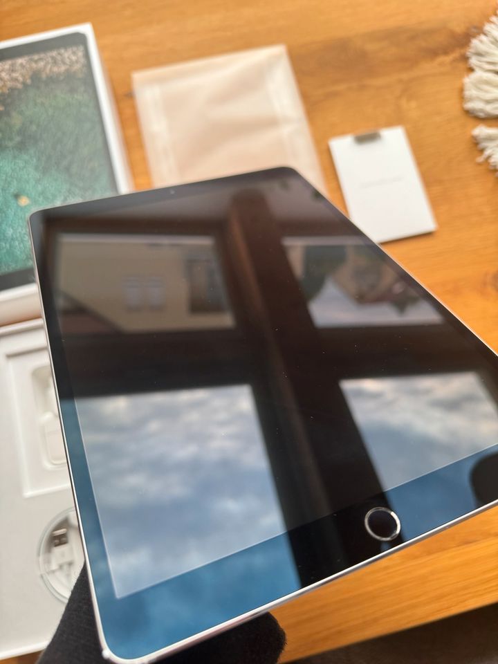 Apple iPad Pro 10,5“ Space Gray 64GB Wi-Fi in Heilbronn