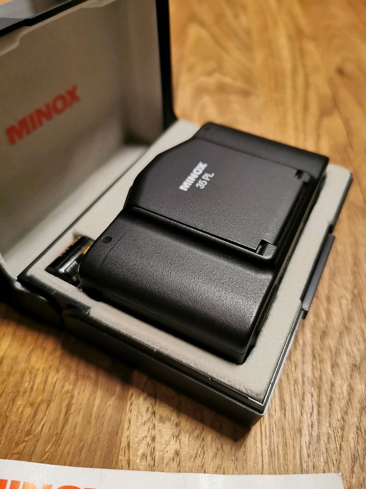 Minox 35 PL Kamera Rarität mit Stativ in Winnenden