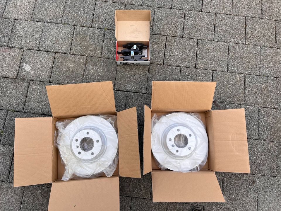 NEU❗️Vorne Bremsscheiben + Bremsbeläge FERODO BMW E91/E92/E93 in Großrosseln