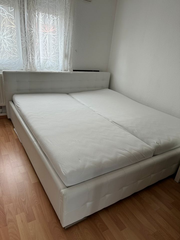 Doppelbett weiß 200x180 cm in Hamburg