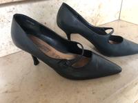 New Look Heels Pumps 38 England Leder schwarz Riemen knopf Nordrhein-Westfalen - Gütersloh Vorschau