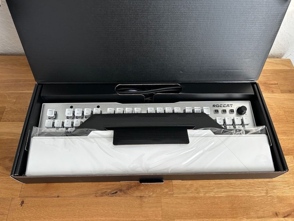 Roccat Vulcan 122 Aimo (Tactile) Gaming Tastatur in Stadtallendorf