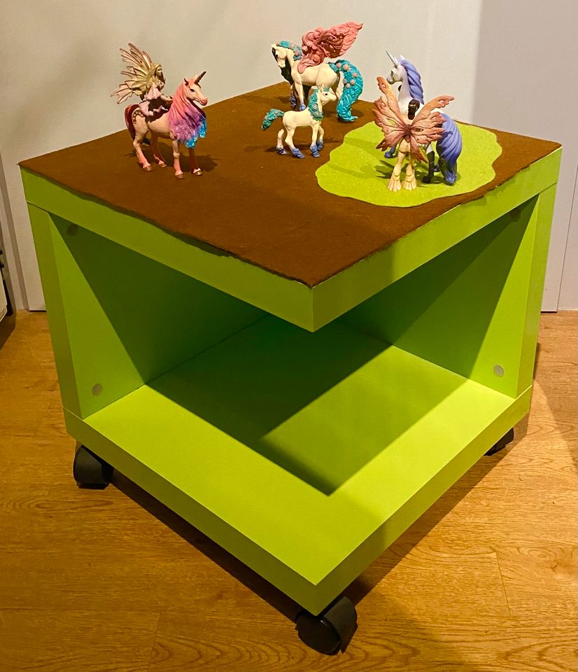 Schöner Kinder-Spieltisch auf Rollen, 45x45 cm, apfelgrün in Rostock