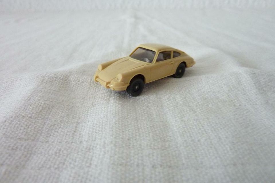 Porsche 911C beige, Wiking 1:87 in Plochingen