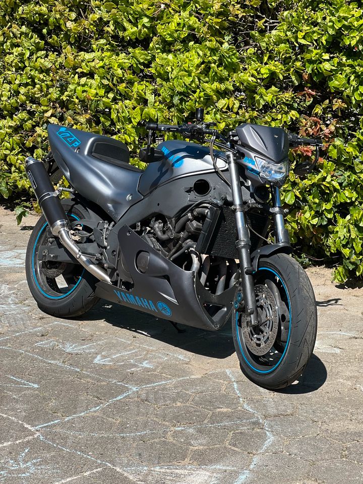 Yamaha YZF 600/Streetfighter/Naked Bike/Superbike in Apensen