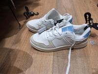 Sneaker Turnschuhe Gr. 39 top Zustand Thüringen - Gotha Vorschau