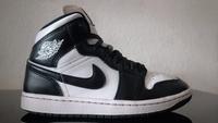 Nike Air Jordan 1 Mid- Panda Gr. 39 Nordrhein-Westfalen - Remscheid Vorschau