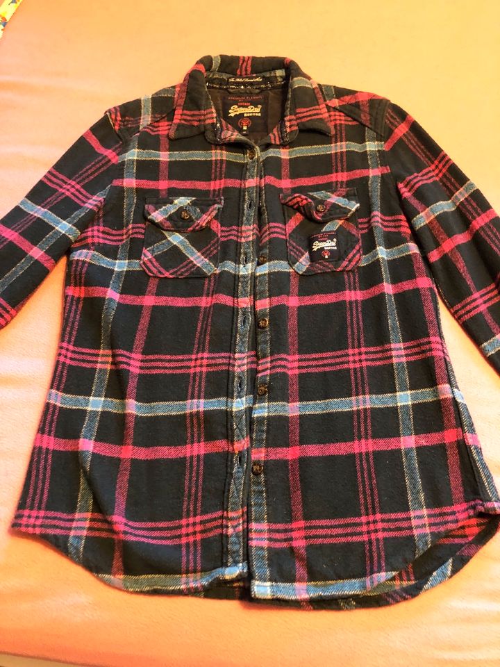 Superdry Bluse Flanellhemd S blau Pink kariert in Wettenberg