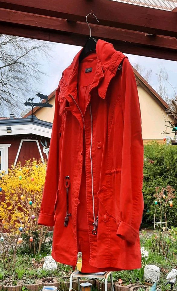 Damenjacke, Parka von Yessica C&A in der Größe 42, rot in Berlin