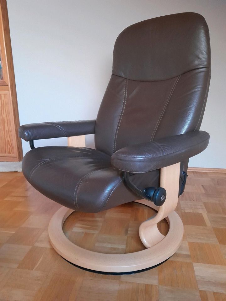 Stressless Sessel mit Hocker, Echtleder in braun in Freudenberg