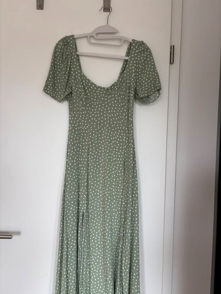 Kleid grün mit Punkten in Waltenhofen