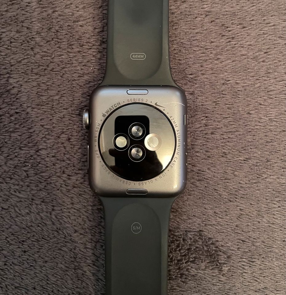 Apple Watch Nike Serie 2 42mm Schwarz in Norderstedt