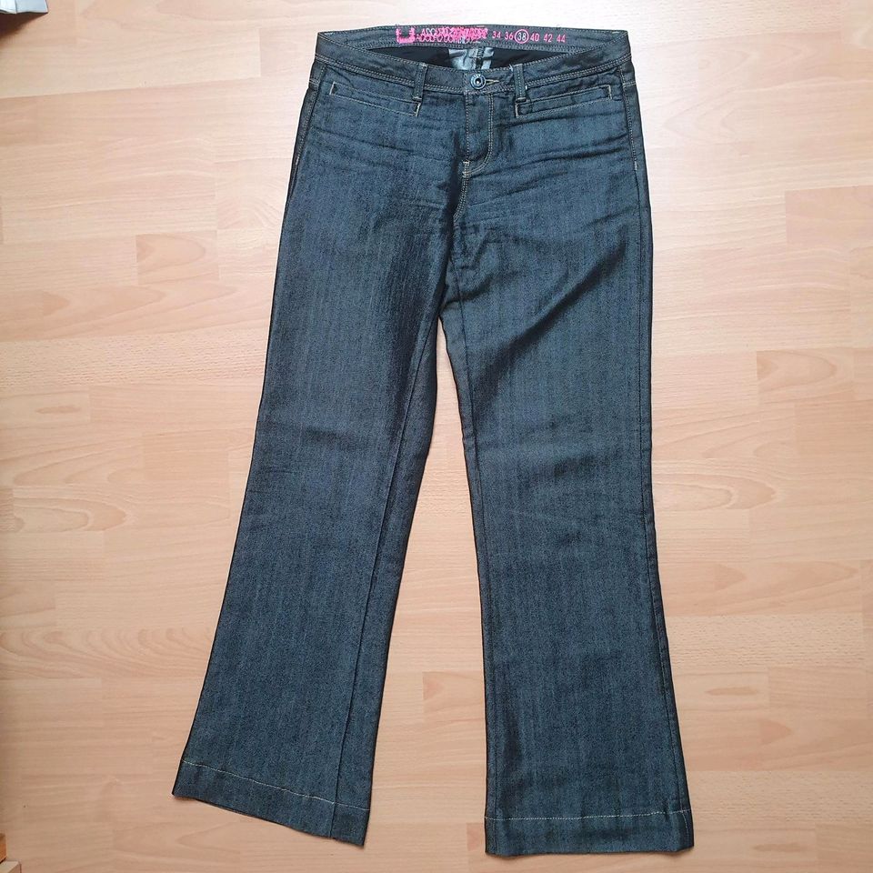Damen Bootcut Jeans Größe W29 in Bischweier