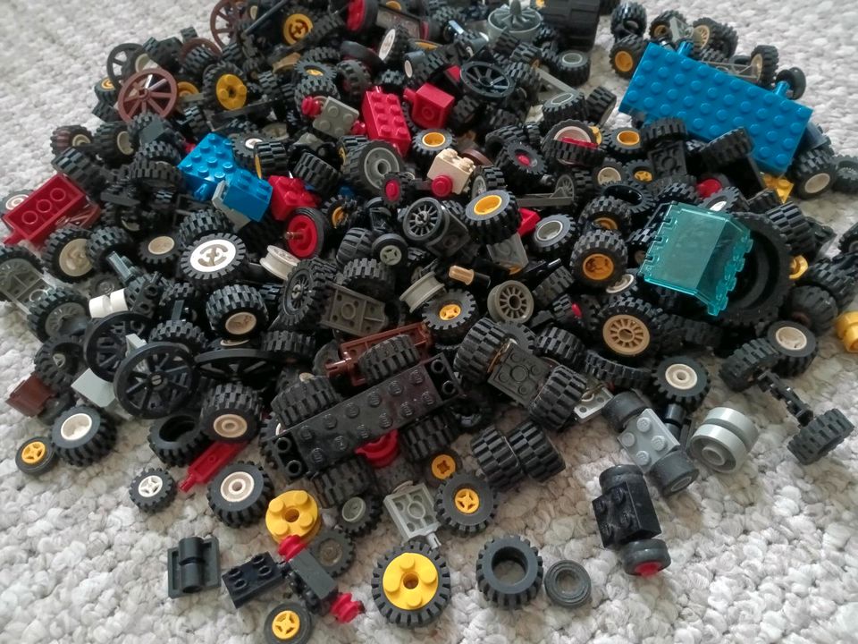 Lego Technik, Konvolut Räder, Fahrwerke etc., über 1 kg. in Havelaue