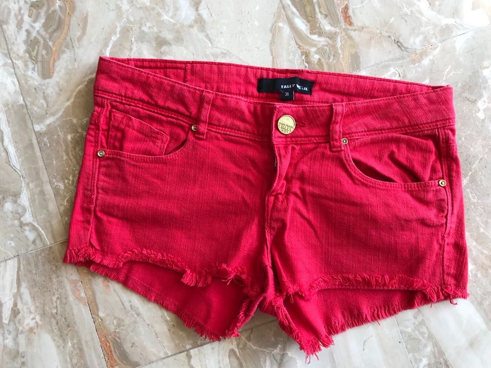 Shorts Gr. 36 (3 St.), je Short € 5,— in Neusäß