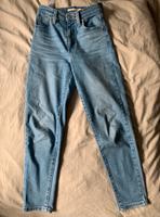 Neuwertige Levis High Waist Mom Jeans, Gr. 23/28 Niedersachsen - Bad Harzburg Vorschau