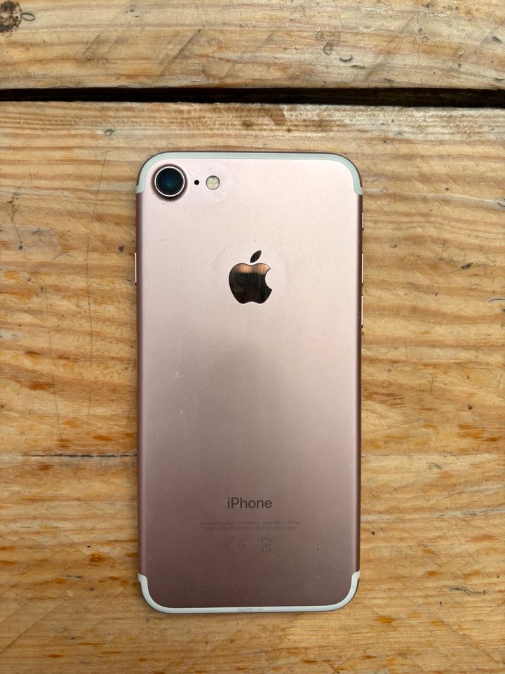 iPhone 7 mit Ladegerät 32 Gb in Tangermünde