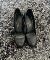 Hochwertige Designer Pumps Chanel schwarz Leder top Zustan 37 1/2 Sachsen - Radebeul Vorschau