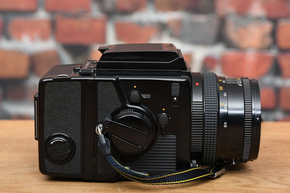 ZENZA BRONICA SQ Ai Kamera + Zenzanon PS 80mm f 2,8 Objektiv in Paderborn